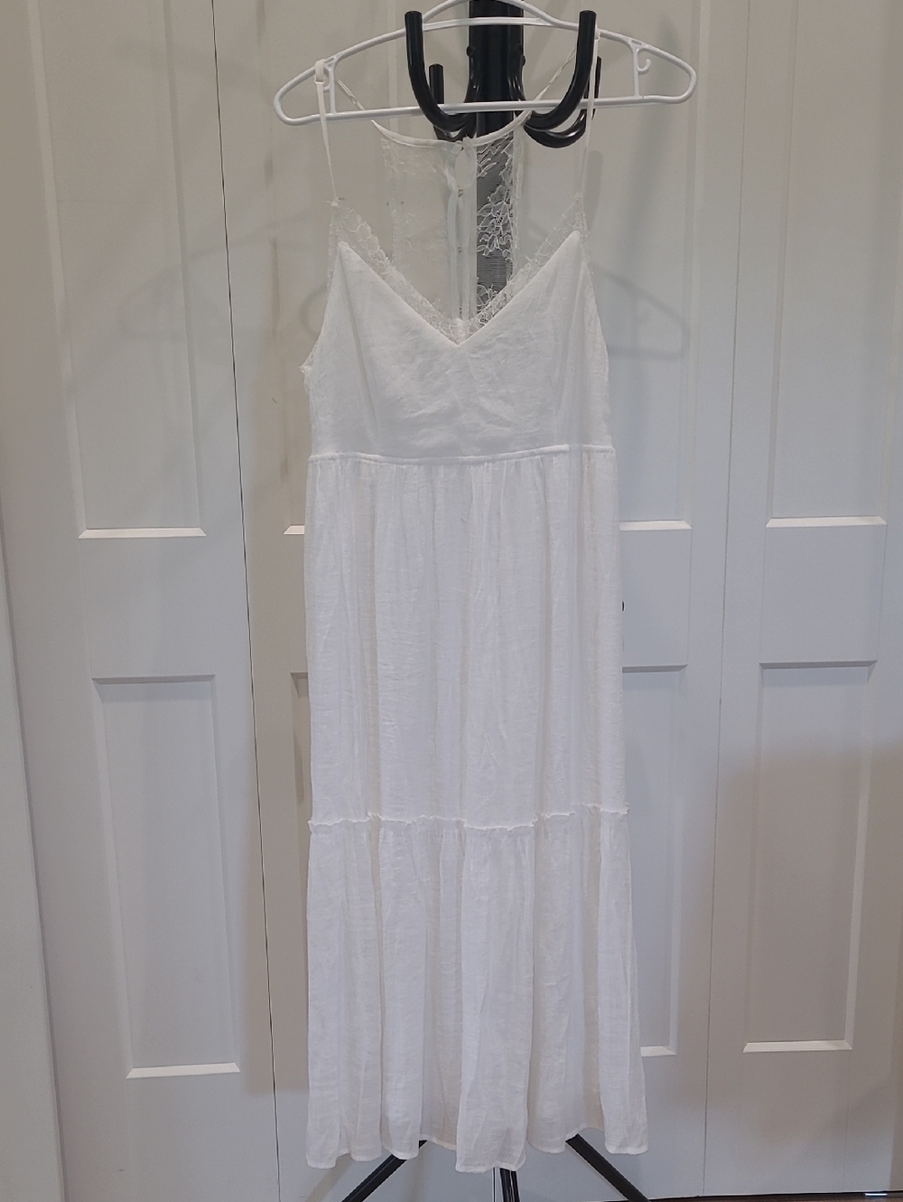 Wishlist White Lace-Back Tiered Maxi Dress